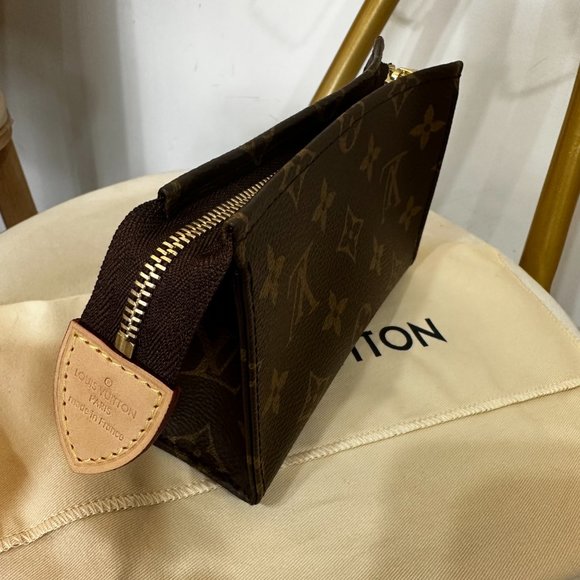 Louis Vuitton Monogram Toiletry Pouch 15 - Picture 5 of 7